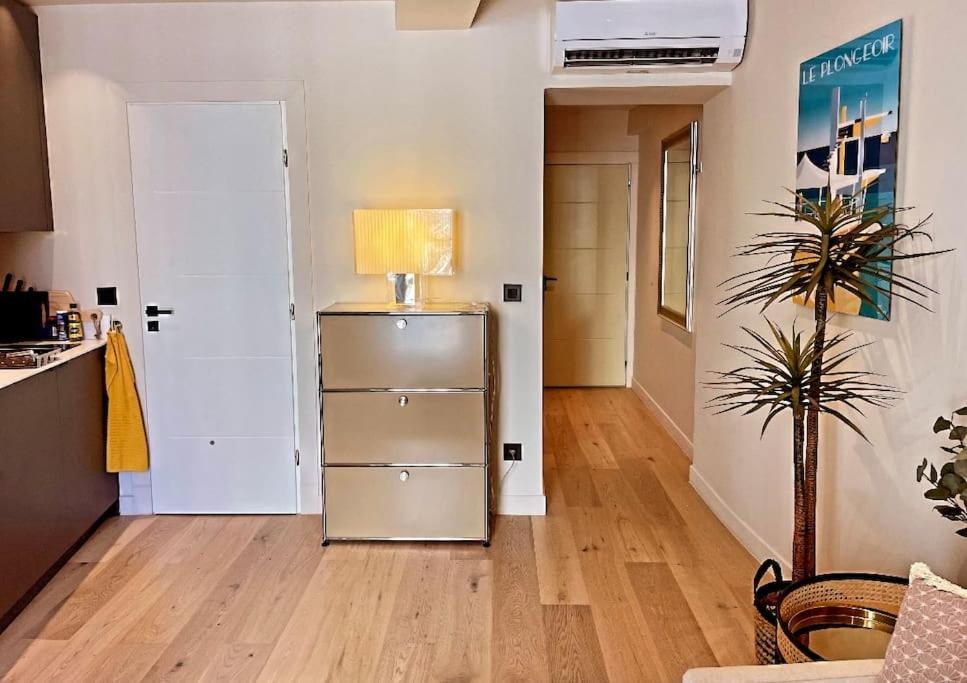 Massena Street, 2 Balcony Nizza